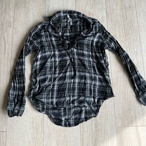 Mudd- Black and white flannel with ties on front